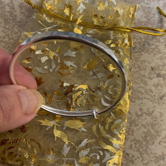 New! Silver-Toned adjustable bangle bracelet with the word “Lucky” engraved - Picture 4 of 5